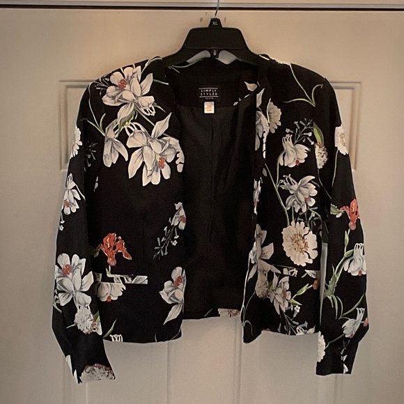 size petite XL, new condition, bust up to 42” inches, pretty flowers 🌸 blazer - Picture 8 of 11